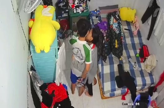 Đến nhà học bài nhưng lại ôm bạn ra chịch